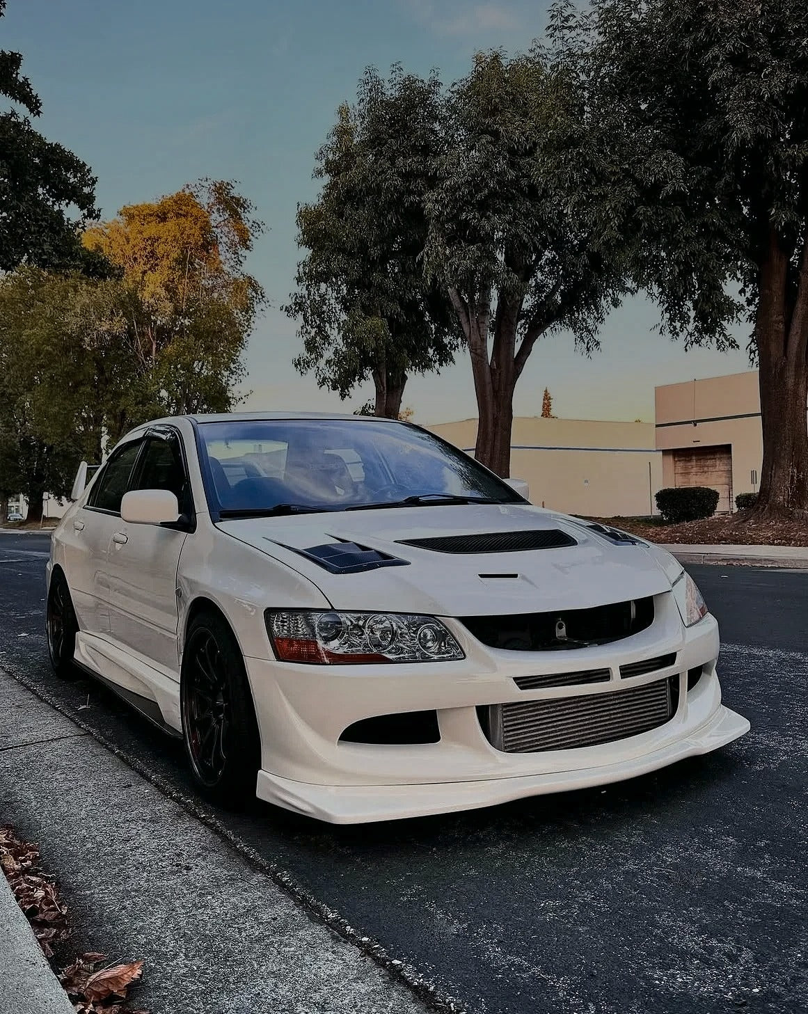 White Mitsubishi Lancer Evolution 8 fitted with the Illumaesthetic front bumper